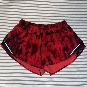 Lululemon Hotty Hot Low-Rise Lined Short 2.5inch